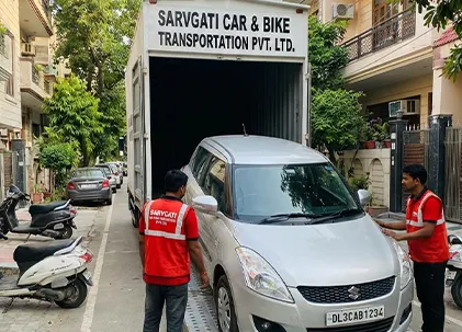 Car with Delhi registration number plate being safely unloaded from closed container carrier by Sarvgati team in Delhi